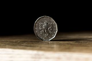 Dluh není sprosté slovo. Sprosté je, komu půjčené miliardy skončí na účtu - Médium.cz